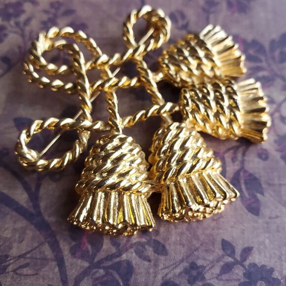 Vintage Gold Tone Braided Rope Knot Tassle Brooch Pin Statement 2.25 in - Picture 3 of 6
